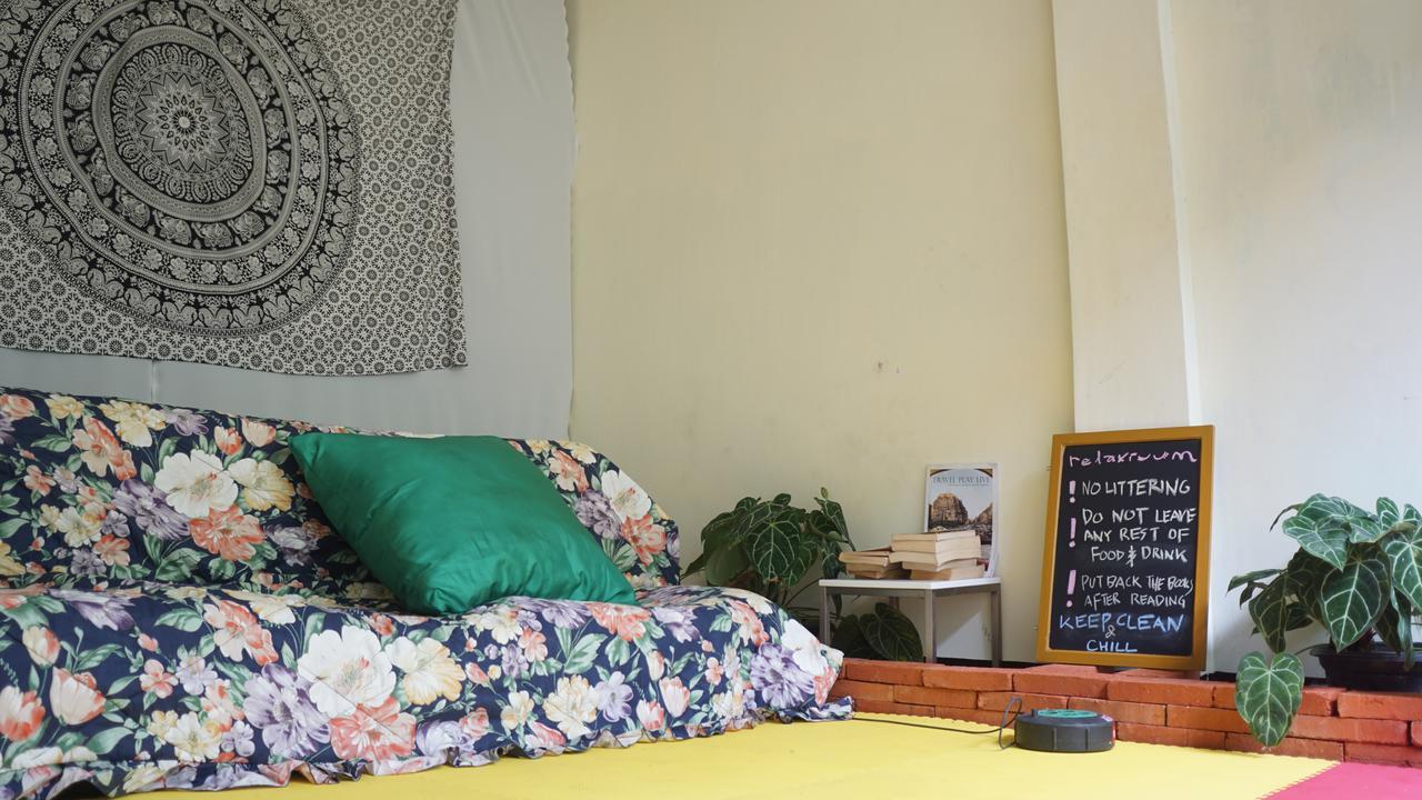 The Sleepingroom Hostel Yogyakarta Exterior foto